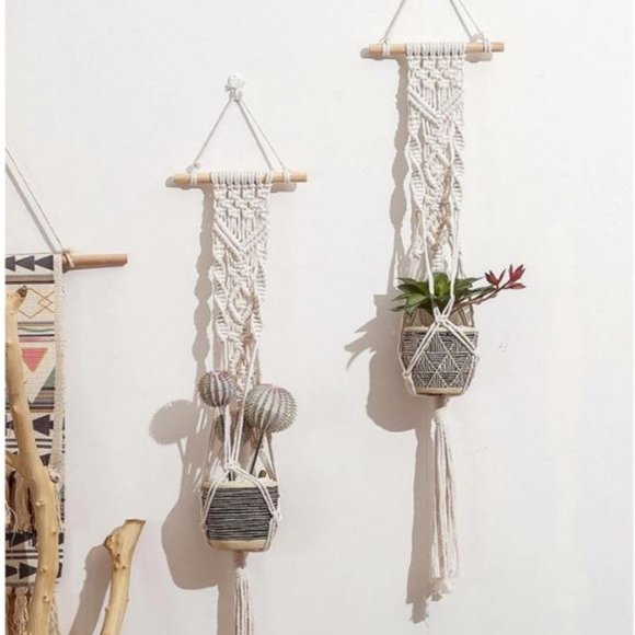 Macrame Plant Hanger 🌵🌸 - Picture 1 of 5